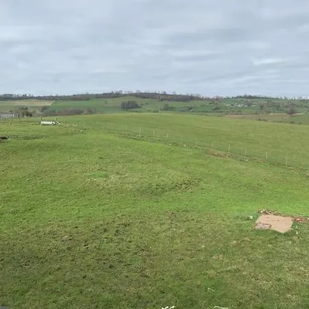 Apartment Farm Caravan On Working Farm *