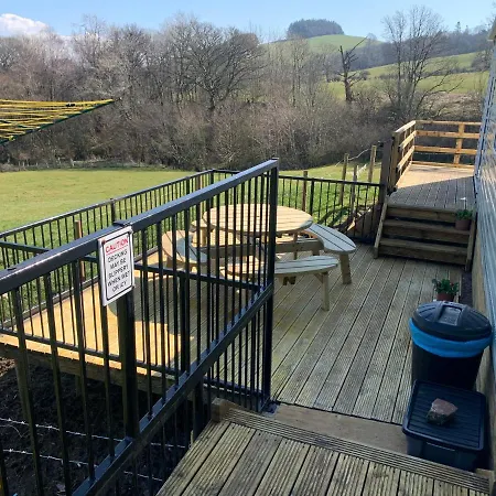 Farm Caravan On Working Farm Dacre (Cumbria)